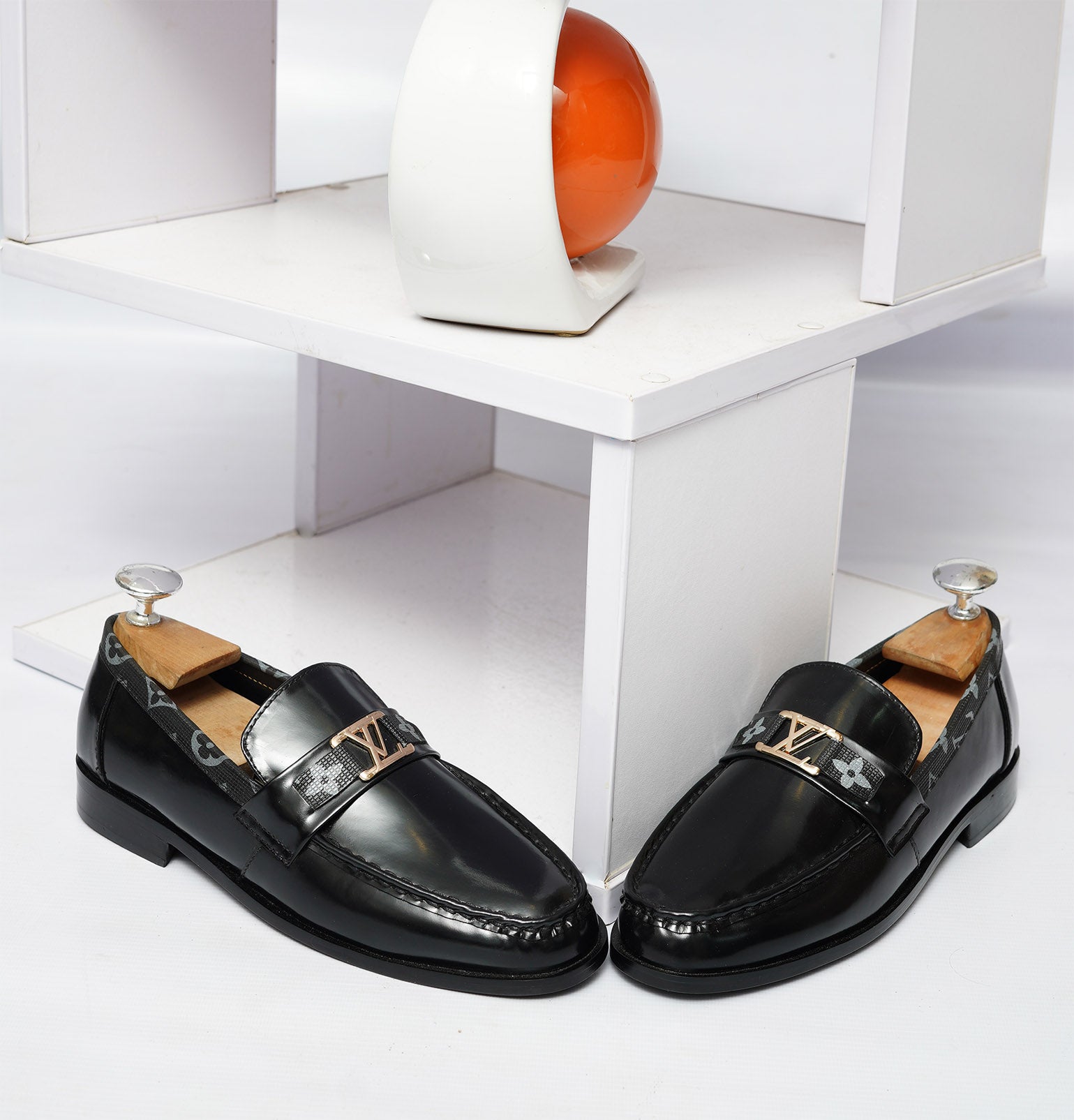 LV MAJOR MOZA (کاف لیدر)